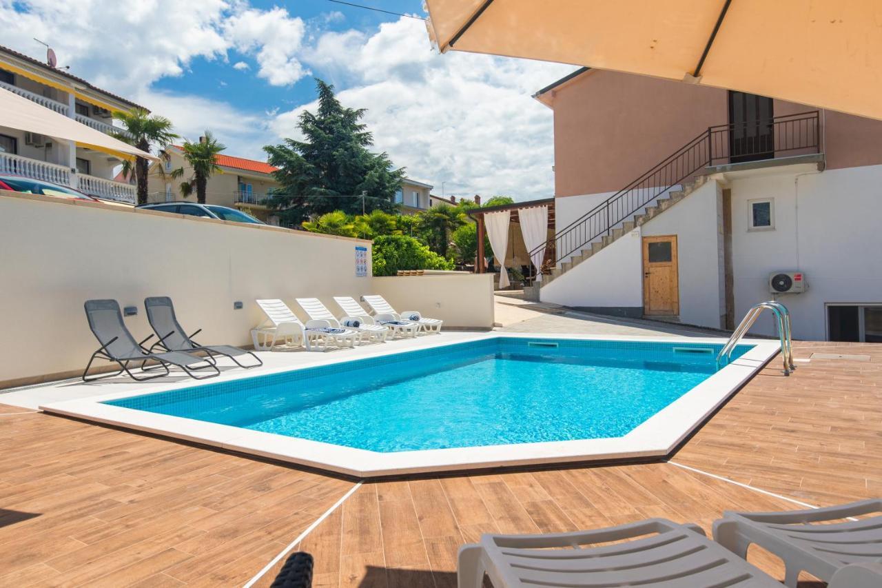 Oleander Apartment Malinska Bagian luar foto