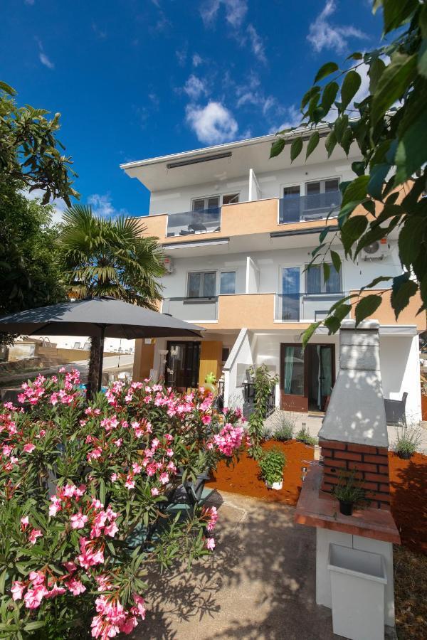 Oleander Apartment Malinska Bagian luar foto