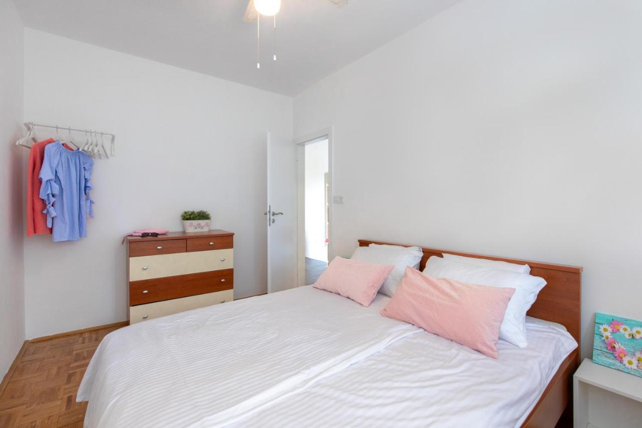 Oleander Apartment Malinska Bagian luar foto